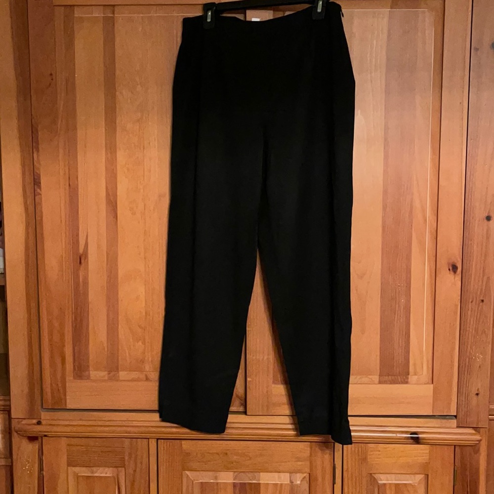 Talbots black sz 12 stretch side zip pant with small slit on outside bottom.